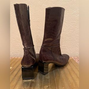 Phyllis Poland Brown, calf high boots square heel made an Italy